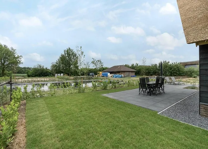 Luxury Country Retreat With A Pond For 6 676