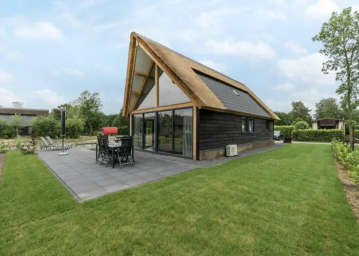 Luxury Country Retreat With A Pond For 6 676